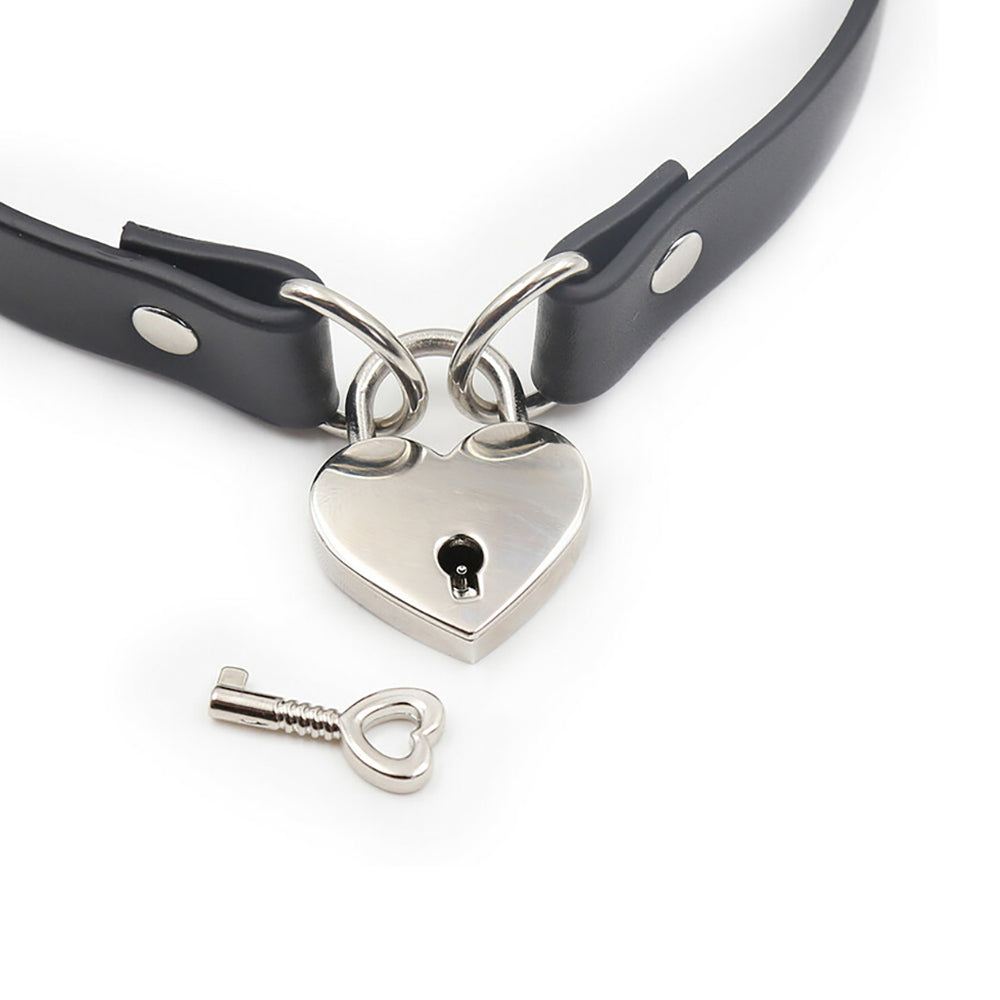 Plesur PVC Collar w/Heart Lock - Black